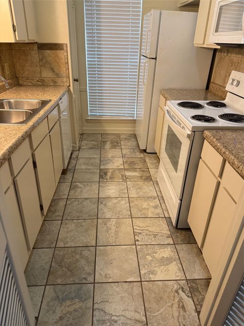 apt-146-10440 High Hollows Dr, Dallas, TX, 75230-4924 | Card Image