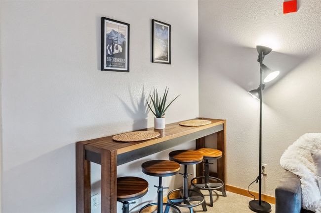Eating and bar area. | Image 10