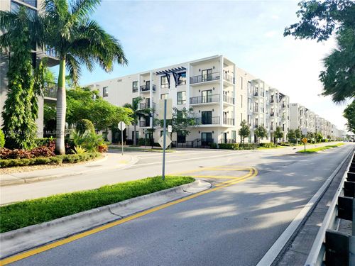 apt-406-8363 Nw 41st St, Doral, FL, 33166-6617 | Card Image