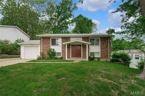 1357 Glenstone Dr, Maryland Heights, MO, 63043-3611 | Card Image