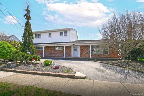 275 36th St, Lindenhurst, NY, 11757-2649 | Card Image