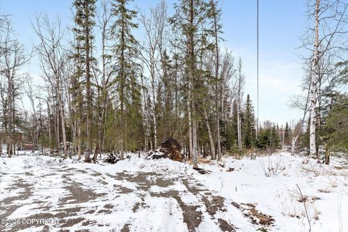 L3 Totem Rd, Anchorage, AK, 99516 | Card Image