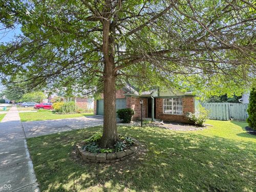 9716 Spruce Ln, Fishers, IN, 46038-2145 | Card Image
