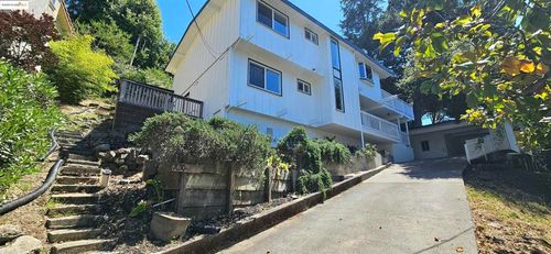 7030 Snake Rd, Oakland, CA, 94611-1332 | Card Image