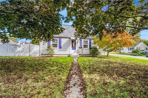 137 Strawberry Field Rd, Warwick, RI, 02886-9633 | Card Image