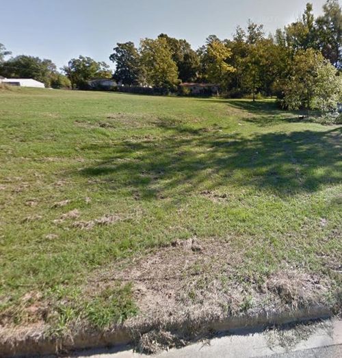 207 S Bradford St., Gilmer, TX, 75644 | Card Image