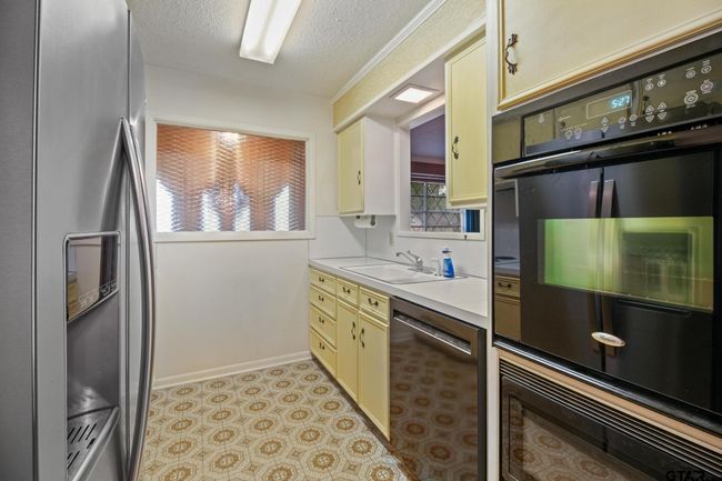 2742 Lisa Ln, House other with 3 bedrooms, 2 bathrooms and null parking in Tyler TX | Image 4