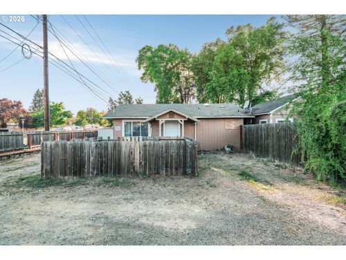 2360 Redwood Ave, Grants Pass, OR, 97527-6236 | Card Image