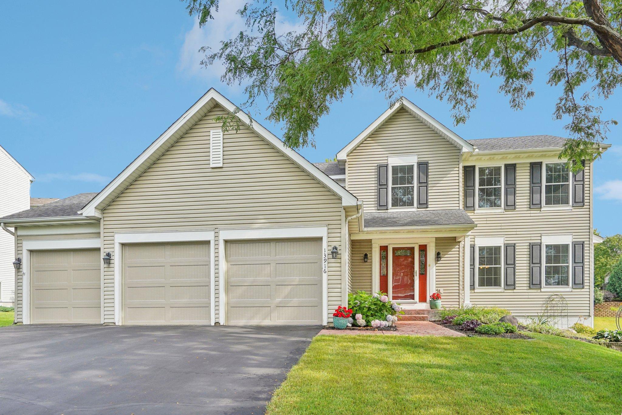 Aquila Cir, Savage, MN 55378