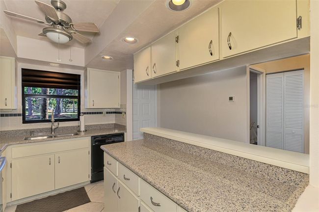 APT-5 - 927 Capri Isles Blvd, Condo with 2 bedrooms, 2 bathrooms and null parking in VENICE FL | Image 8