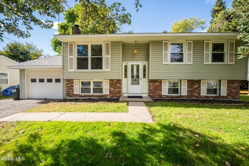 5 W Circular Ct, Saratoga Springs, NY, 12866-6013 | Card Image
