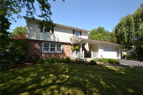 27 Old Barn Cir, Penfield, NY, 14526-9515 | Card Image