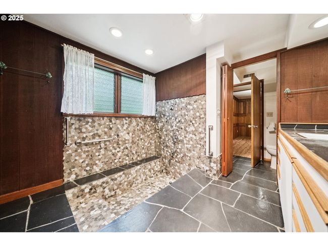 Bathroom, Attached | Image 19