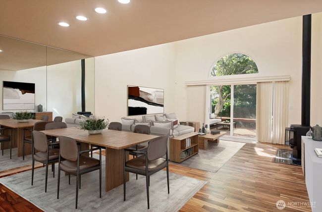 Dining room / Living room. | Image 12