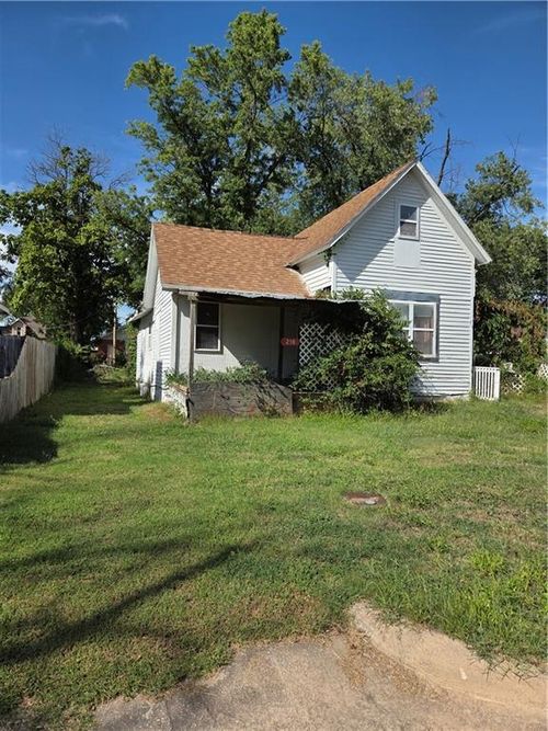 218 E 5th St, Cherryvale, KS, 67335-2107 | Card Image