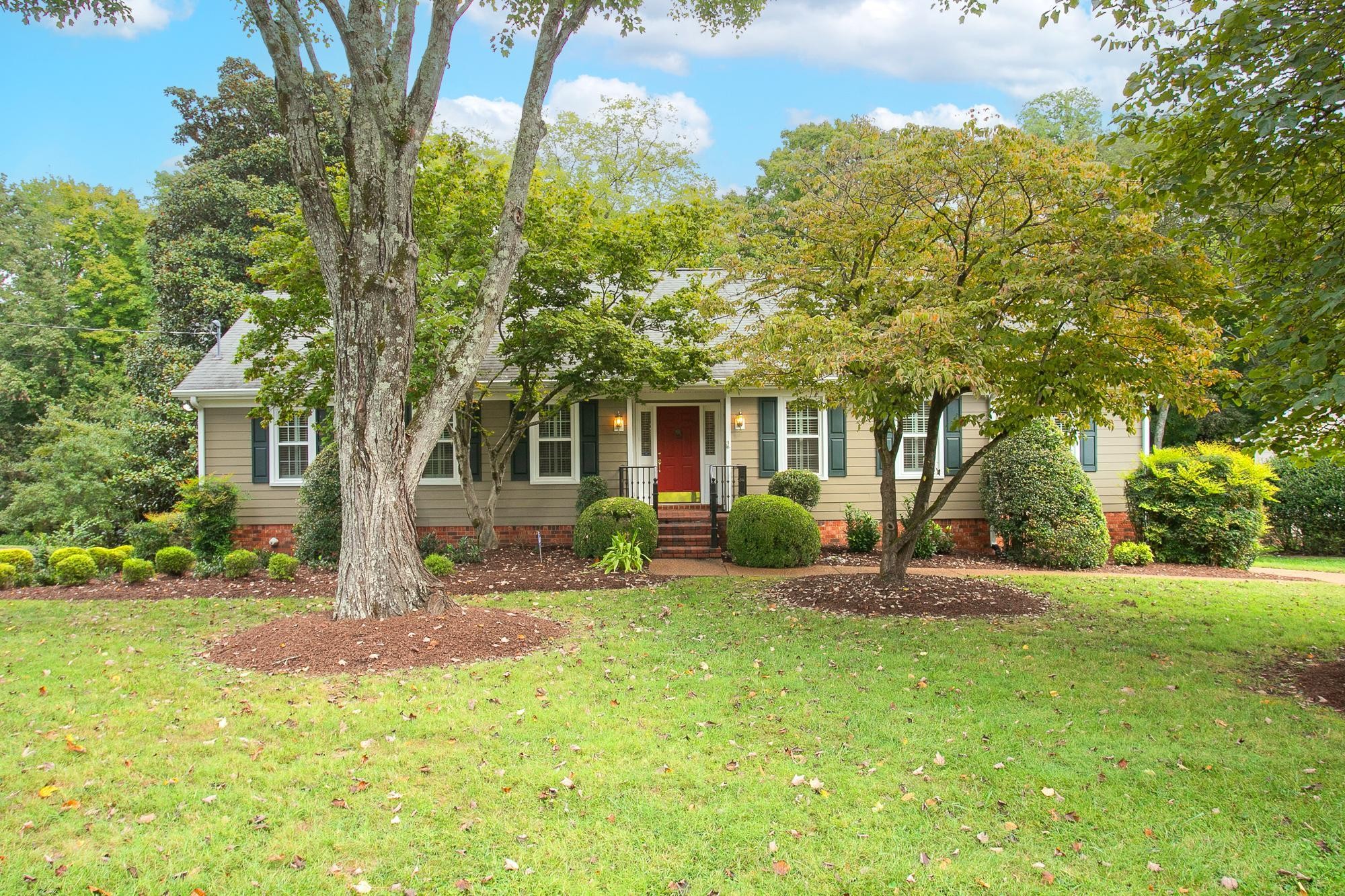 Valley Brook Dr, Hendersonville, TN 37075