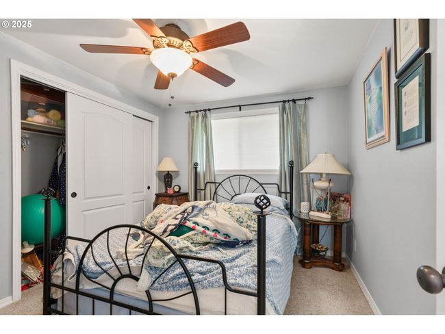 270 Se Robin Way, House other with 3 bedrooms, 2 bathrooms and 2 parking in Gresham OR | Image 15