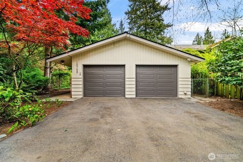 10758 Ashworth Ave N, Seattle, WA, 98133-8940 | Card Image