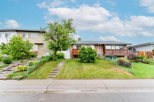 2906 Doverville Cres Se, Calgary, AB, T2B1T9 | Card Image