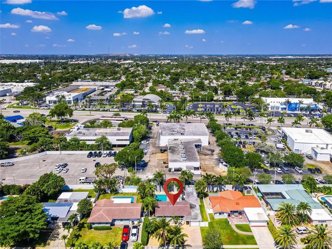 1635 Se 8 Th Ave, House other with 3 bedrooms, 2 bathrooms and null parking in Deerfield Beach FL | Image 4