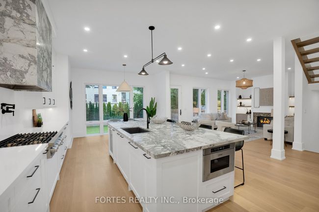 16 Cadillac Ave, House other with 5 bedrooms, 5 bathrooms and 4 parking in North York ON | Image 9