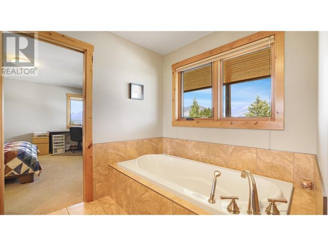 1910 Pineridge Dr, House other with 5 bedrooms, 3 bathrooms and 23 parking in Invermere BC | Image 31