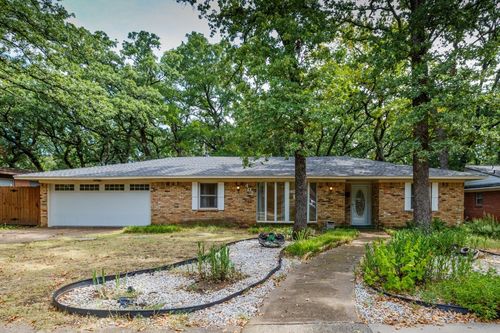 402 Robinhood Dr, Irving, TX, 75061-6411 | Card Image