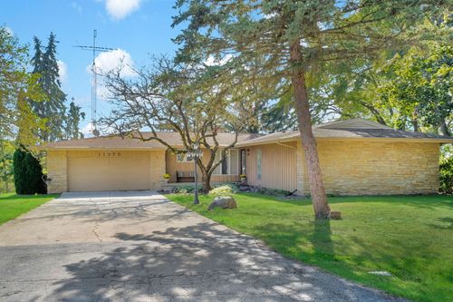11375 James Court, Genoa, IL, 60135 | Card Image