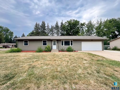 5504 W 32nd St Street, Sioux Falls, SD, 57106 | Card Image