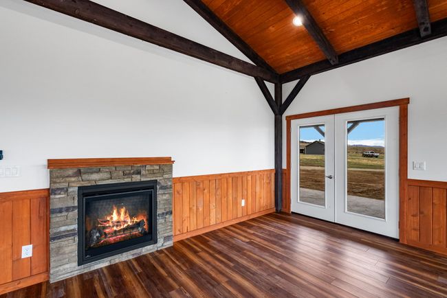 Natural Gas Fireplace in Living Room | Image 6