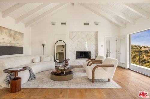 3701 Multiview Dr, LOS ANGELES, CA, 90068-1221 | Card Image