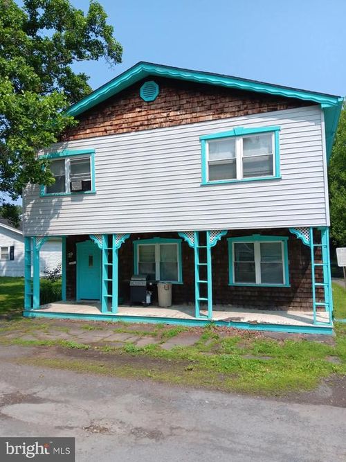 30 N Front St, DUNCANNON, PA, 17020-9207 | Card Image
