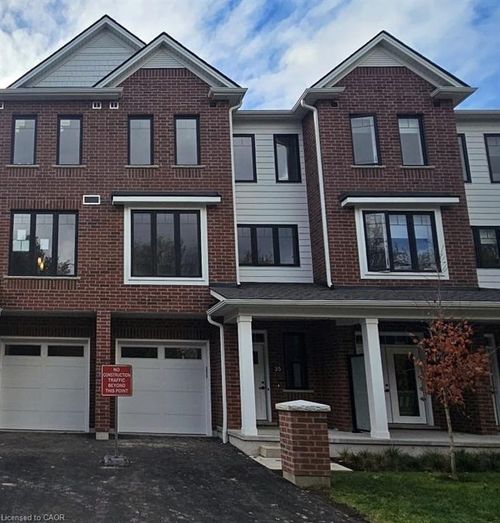 35 Mill St, Kitchener, ON, N2G2Y2 | Card Image