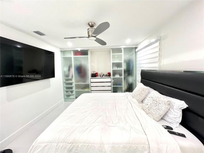 15121 Sw 45th Ter, House other with 3 bedrooms, 3 bathrooms and null parking in Miami FL | Image 16