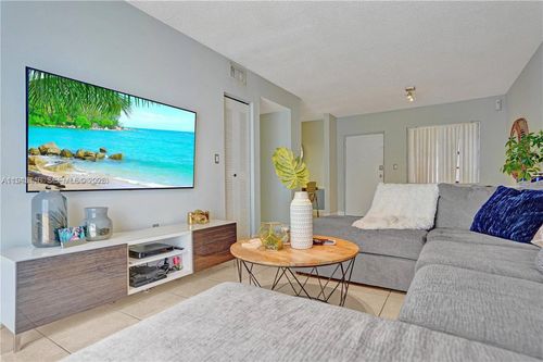 102-1490 W 42nd Pl, Hialeah, FL, 33012 | Card Image