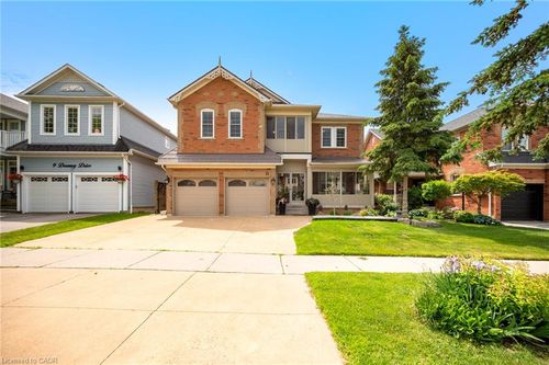 11 Downey Dr, Whitby, ON, L1M1J3 | Card Image