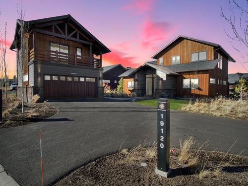 19120 Gateway Loop, Bend, OR, 97702-3731 | Card Image