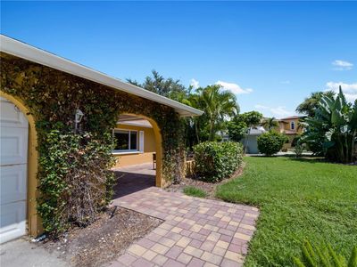 424 Baycrest Drive, House other with 3 bedrooms, 2 bathrooms and null parking in Venice FL | Image 2