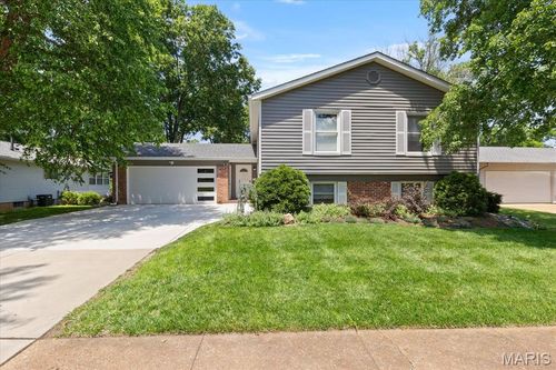 303 Oakfield Dr, Ballwin, MO, 63021-7410 | Card Image