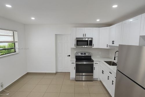 0-1046 Foster Rd, Hallandale Beach, FL, 33009 | Card Image
