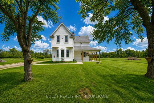 9694 Willoughby Drive, Niagara Falls, ON, L2G0X1 | Card Image