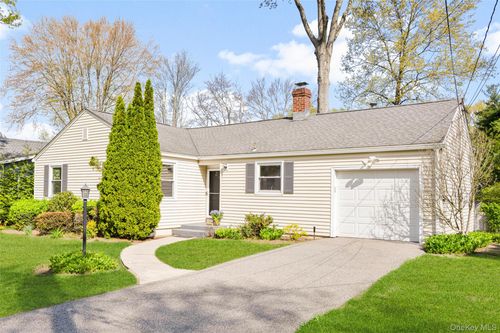 22 Rogers Dr, New Rochelle, NY, 10804-1013 | Card Image