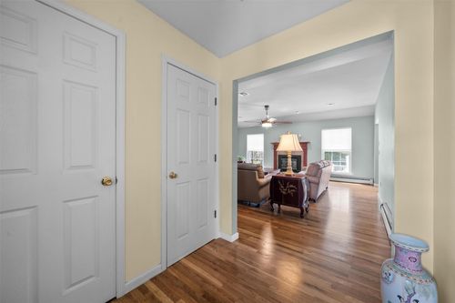 7 Center Cir, Florida, NY, 10921-1831 | Card Image