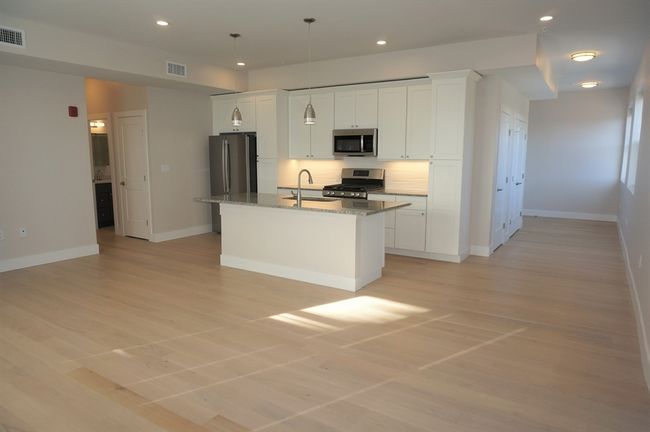 APT-6 - 99 Moody St, Condo with 2 bedrooms, 2 bathrooms and 1 parking in Waltham MA | Image 7