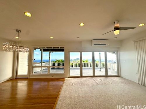 3943 Nioi Pl, Honolulu, HI, 96816-3925 | Card Image
