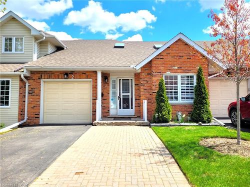 2-810 Golf Links Rd, Ancaster, ON, L9K1J7 | Card Image