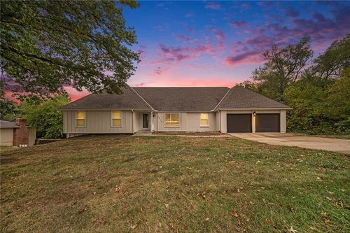 6964 Renner Rd, Shawnee, KS, 66217-9796 | Card Image