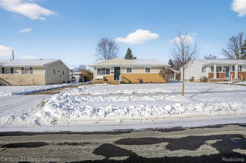 5328 Don Shenk Dr, Swartz Creek, MI, 48473-1104 | Card Image