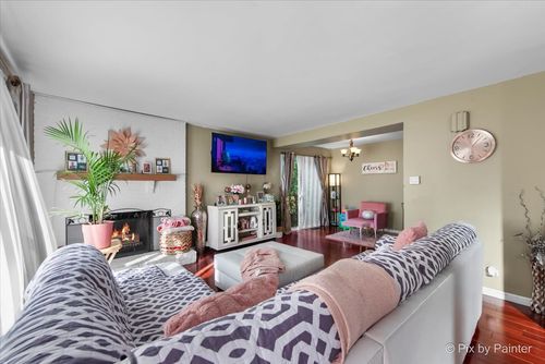 712-712 Scarbrough Cir, Hoffman Estates, IL, 60169-2718 | Card Image