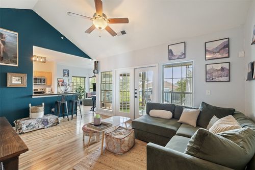 apt-2200-6810 Deatonhill Dr, Austin, TX, 78745-4734 | Card Image